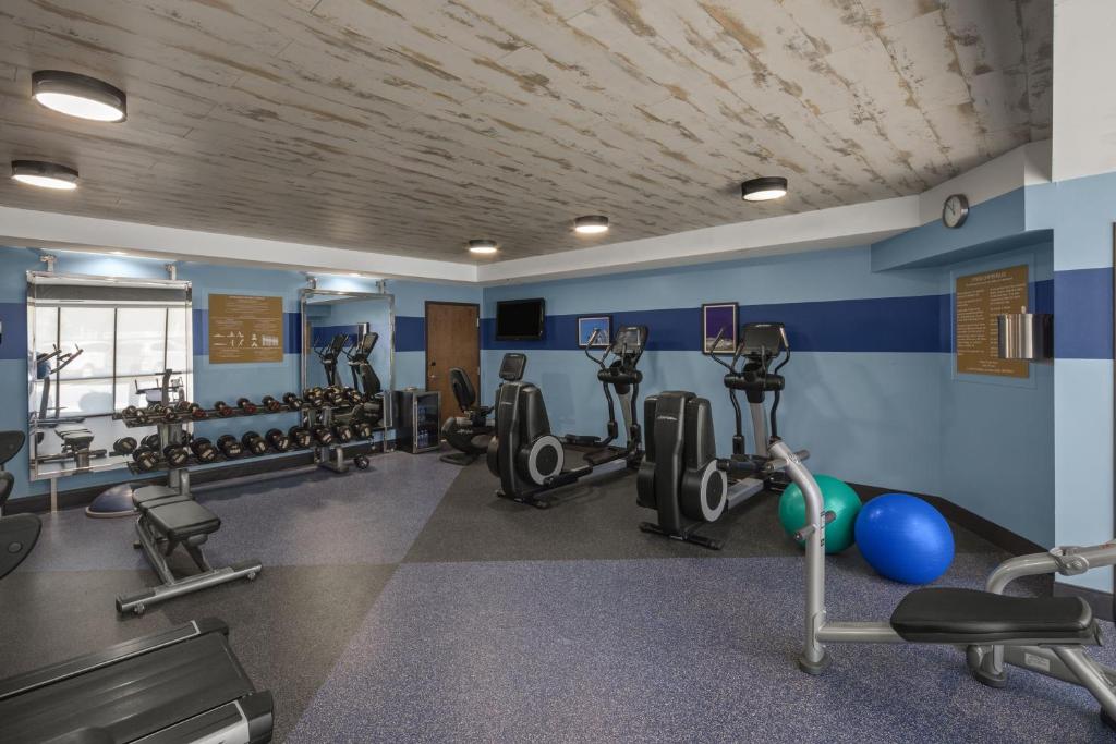 Fitness centrum a/nebo fitness zařízení v ubytování Four Points by Sheraton Newark Christiana Wilmington