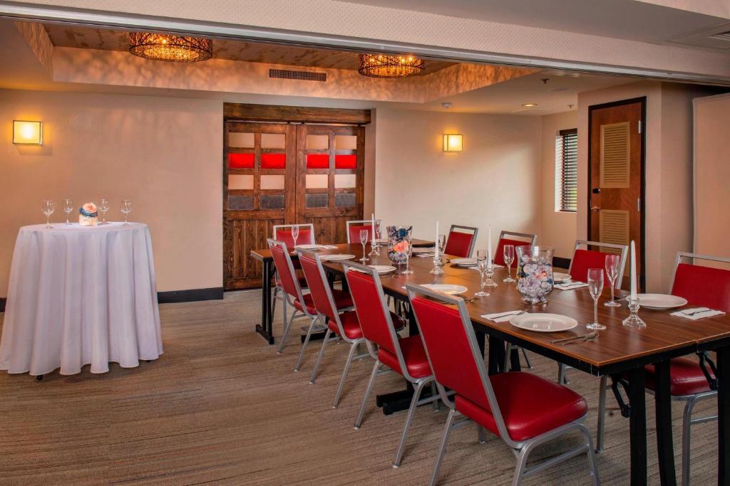 Restaurace v ubytování Four Points by Sheraton Newark Christiana Wilmington