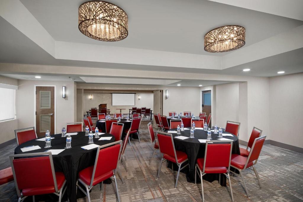 Restaurace v ubytování Four Points by Sheraton Newark Christiana Wilmington