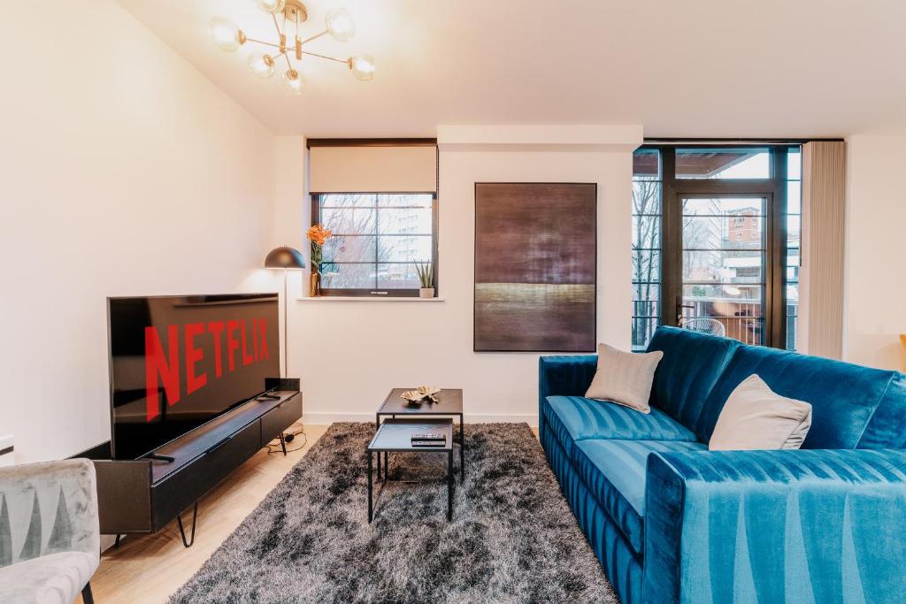 Gallery image of Stunning Industrial Style Gem, City Centre, Balcony canal view, Fast WiFi, Contractors, Families in Birmingham