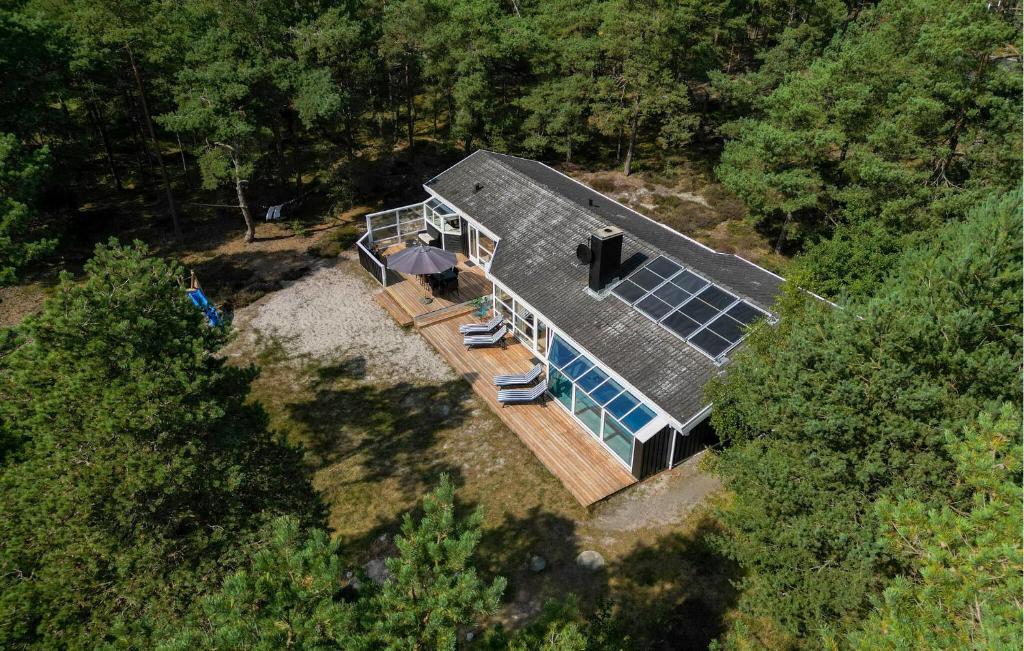 Το κτήριο όπου στεγάζεται  η παραθεριστική κατοικία