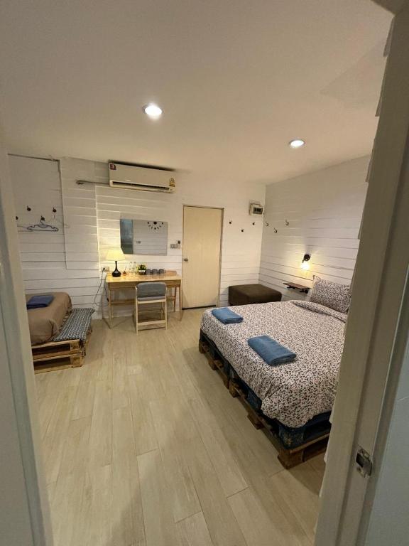 
Triple Room with Private Bathroom
