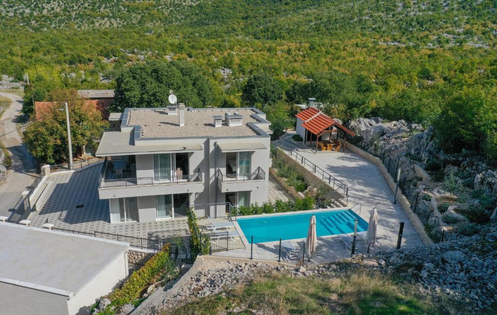 4 Bedroom Awesome Home In Rastovac