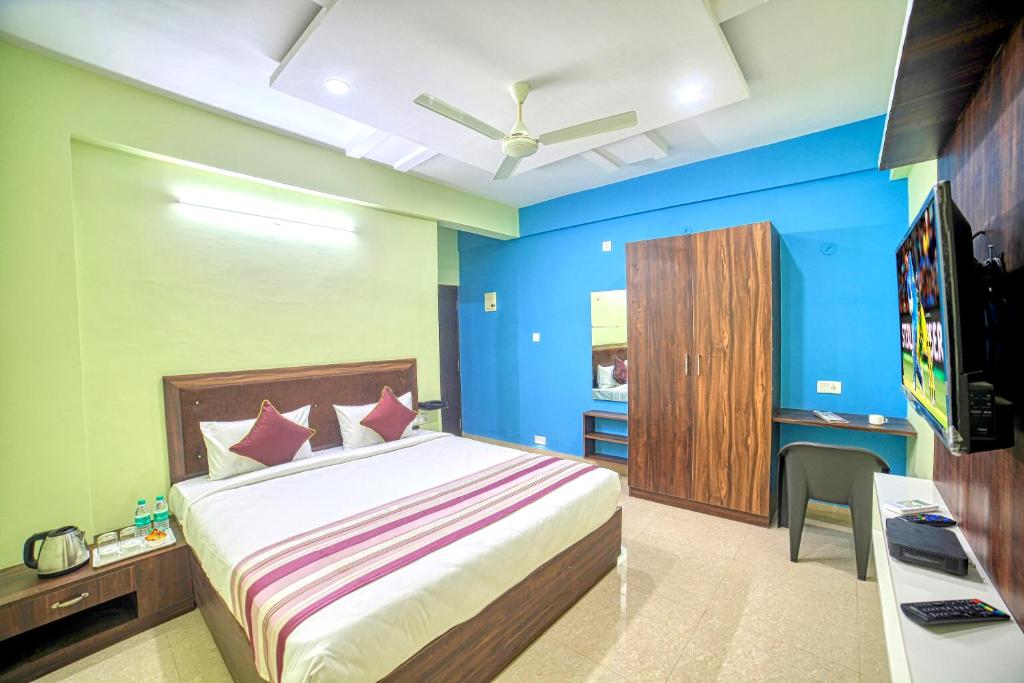 Postel nebo postele na pokoji v ubytování RedKEY Inn Bangalore Airport