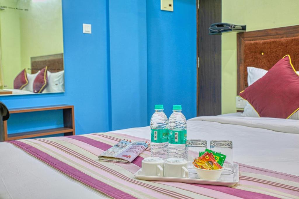 Postel nebo postele na pokoji v ubytování RedKEY Inn Bangalore Airport