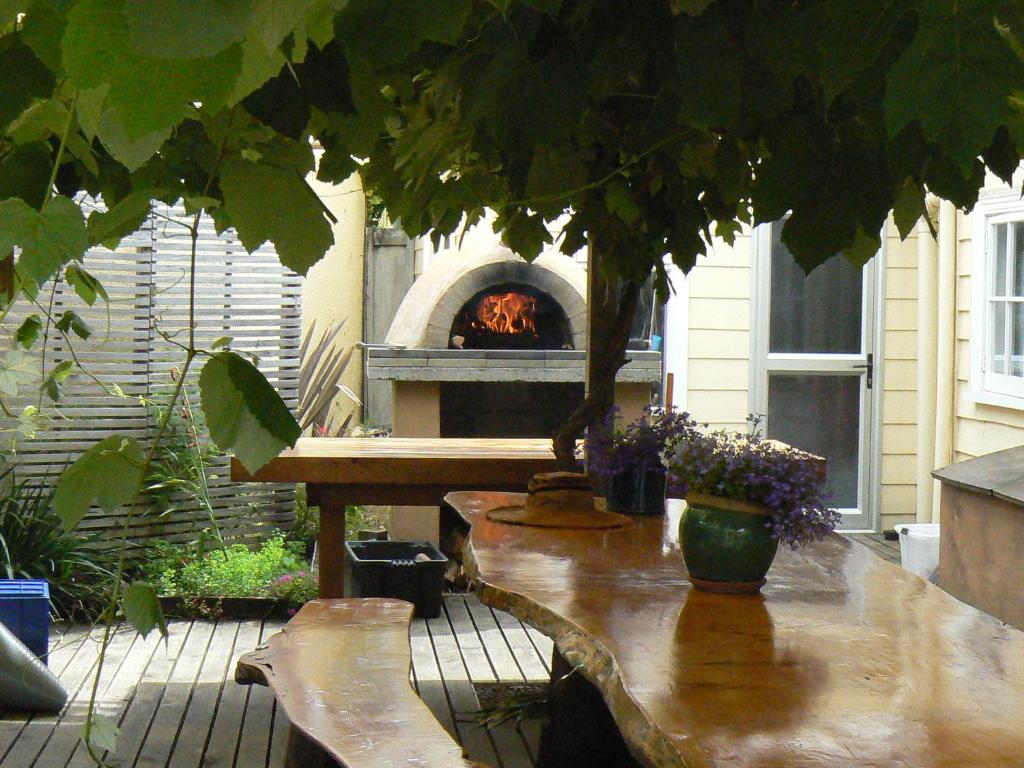 Aed väljaspool majutusasutust Endless Summer Lodge - Guesthouse