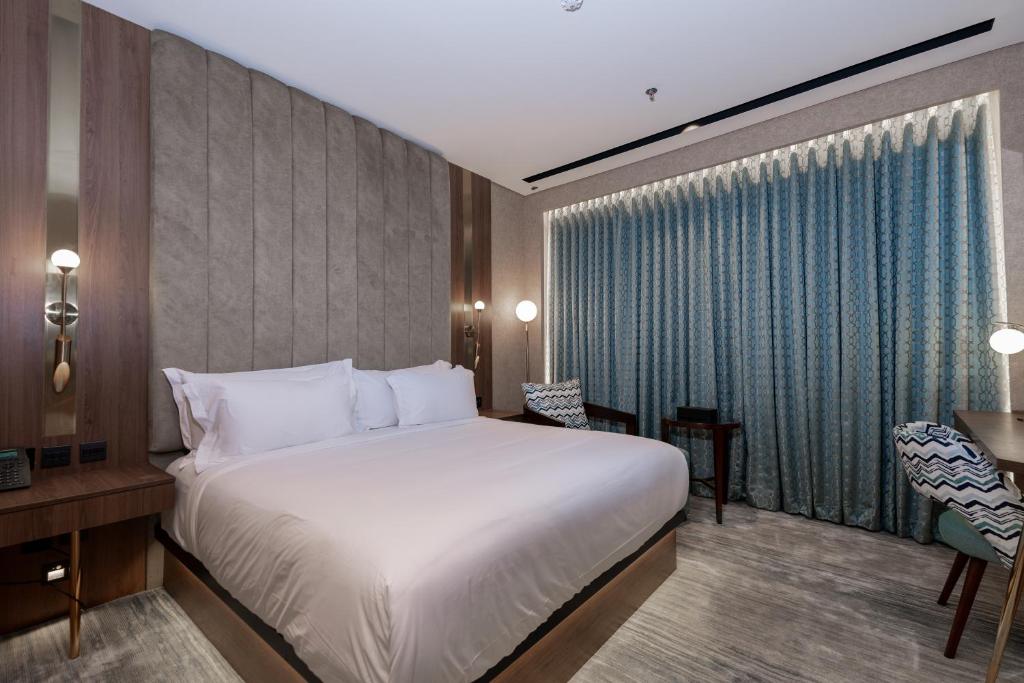 Postel nebo postele na pokoji v ubytování Damask Hotels
