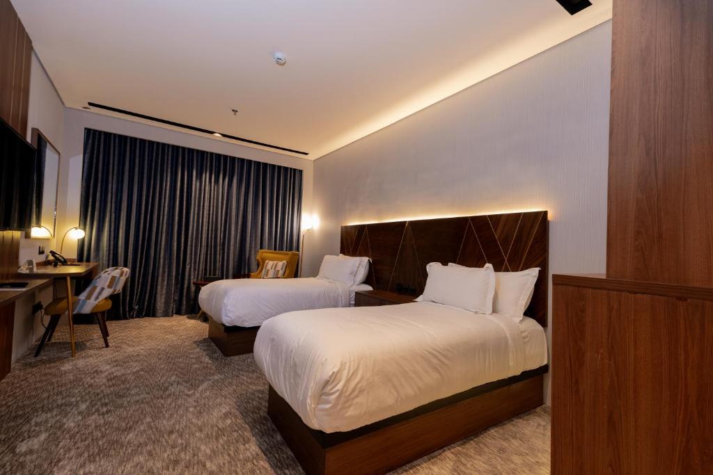 Postel nebo postele na pokoji v ubytování Damask Hotels