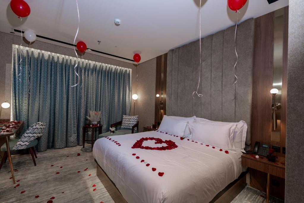 Postel nebo postele na pokoji v ubytování Damask Hotels