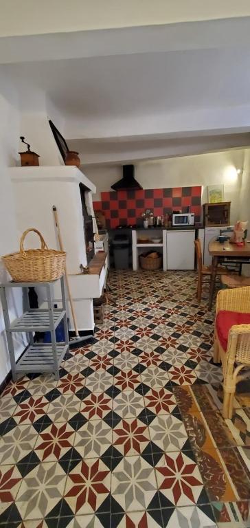 a living room with a tiled floor and a table at Maison avec vue panoramique in Trigance