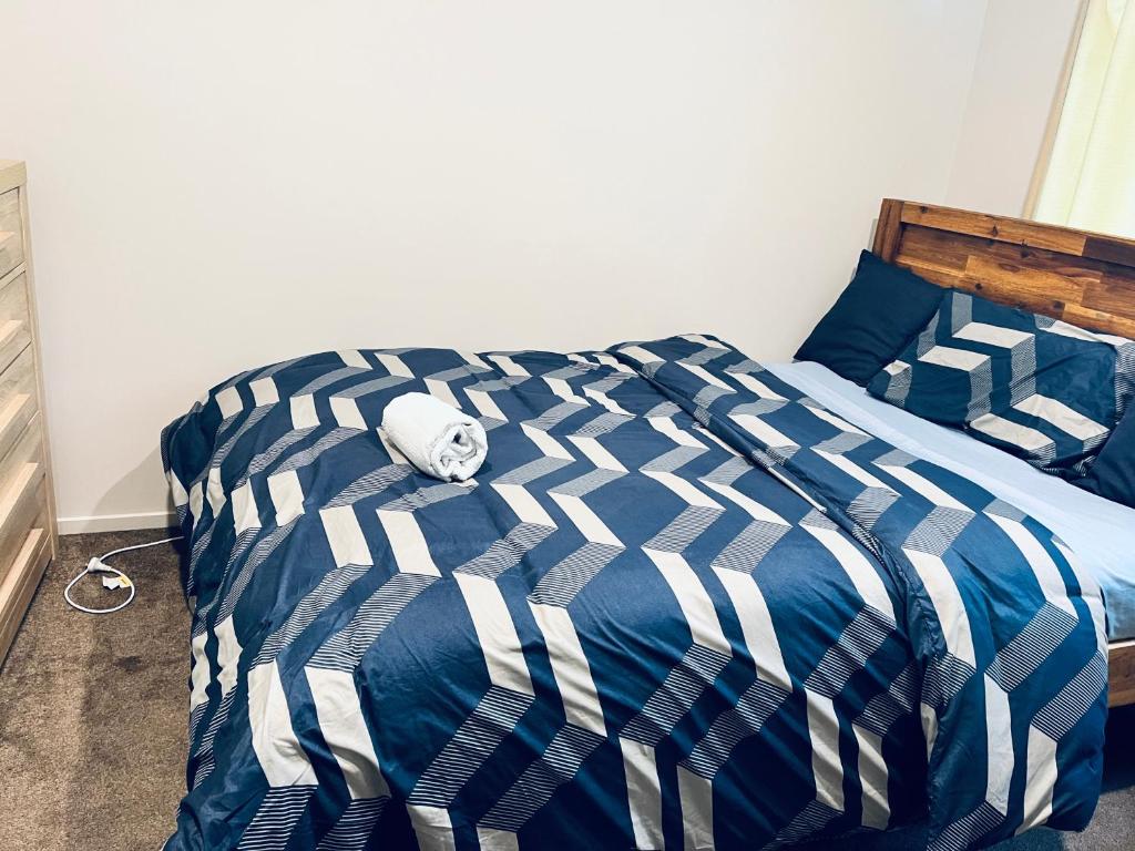 Comfy Stay in Room with Security & Privacy - Room 102 - Resim 8