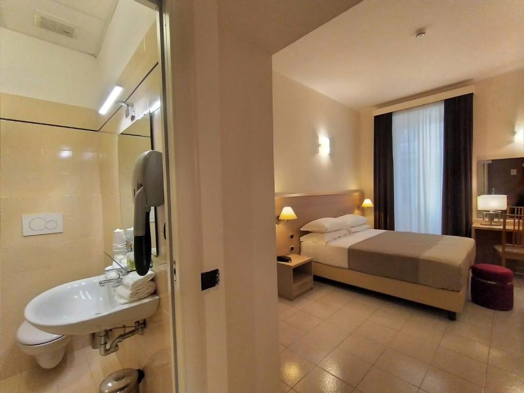 Postel nebo postele na pokoji v ubytování Hotel Principe Eugenio