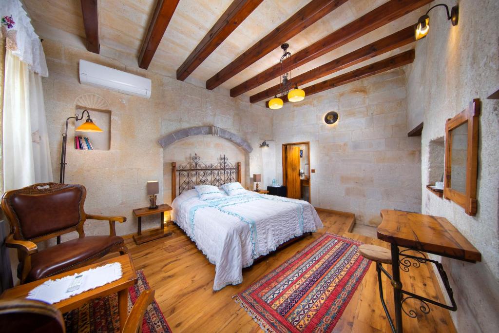 Postel nebo postele na pokoji v ubytování Terra Cave Hotel