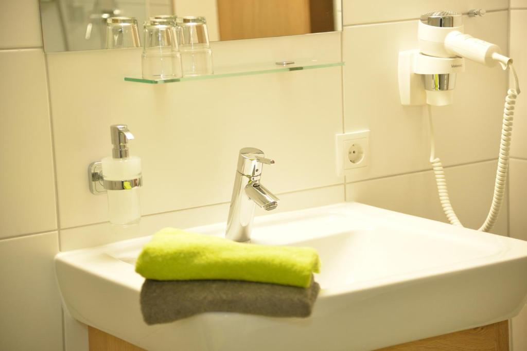 A bathroom at Klausnerhof