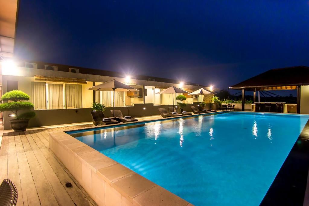 Bazén v ubytování Seminyak Square Hotel And Villas nebo v jeho okolí