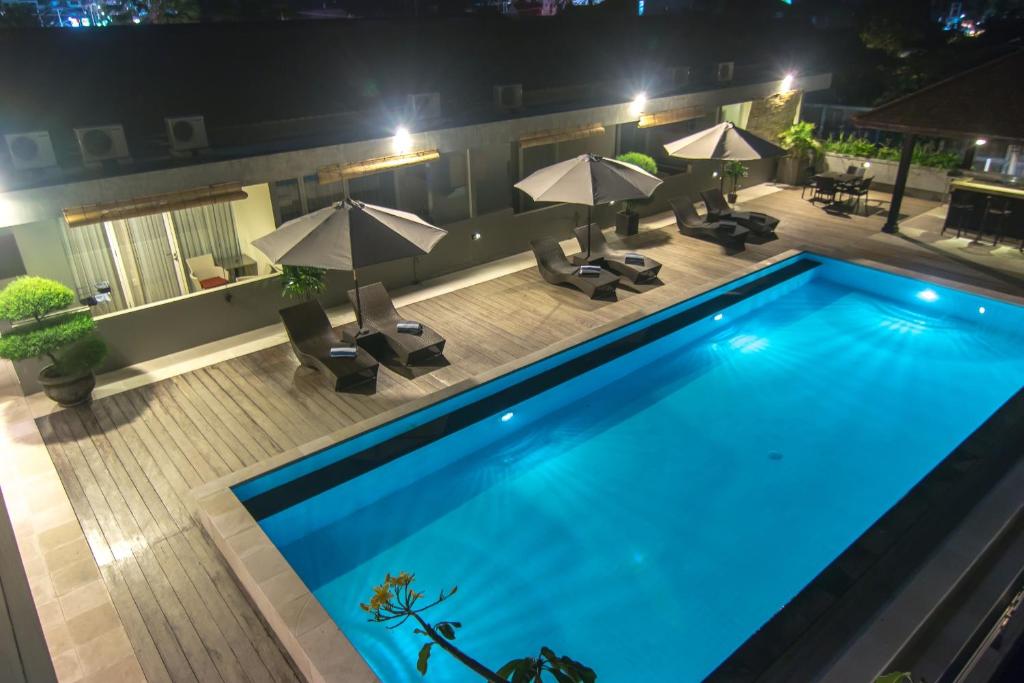 Bazén v ubytování Seminyak Square Hotel And Villas nebo v jeho okolí