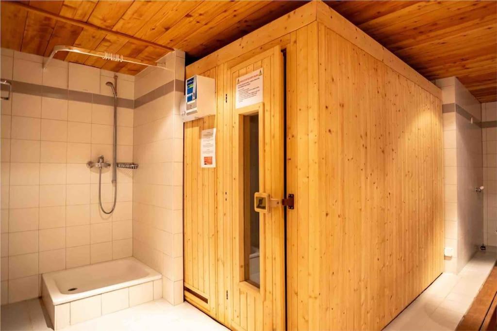Koupelna v ubytování Appartamento Pracondu, ski-in ski-out, con vista sulle alpi