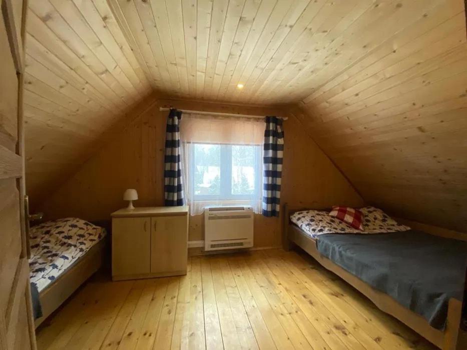 Ένα ή περισσότερα κρεβάτια σε δωμάτιο στο Bieszczadzka przystań na Cyplu Werlas