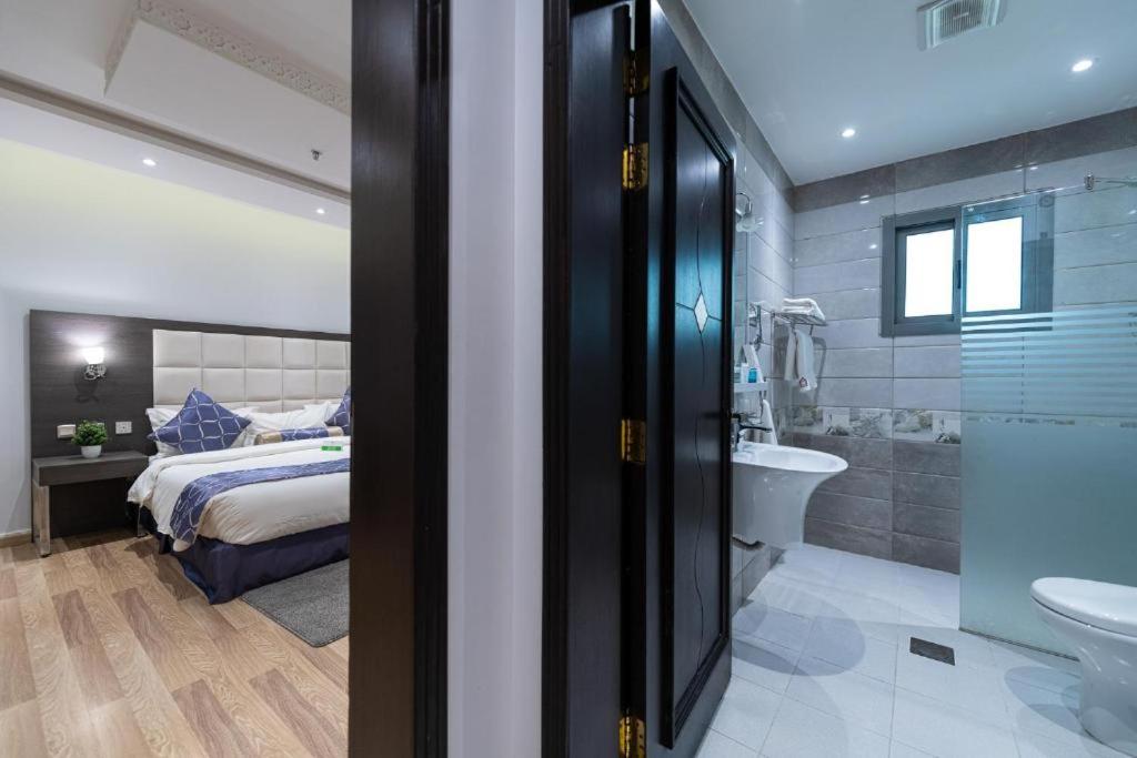 Koupelna v ubytování عماره هوليداي المروة- Holiday Al Marwa Building