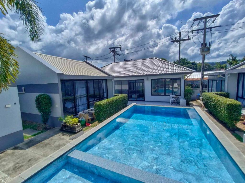 Bazén v ubytování Larnthong Villa Fisherman Bophut Kohsamui nebo v jeho okolí