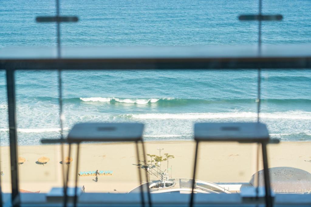 Nespecifikovaný výhled na moře nebo výhled na moře při pohledu z hotelu