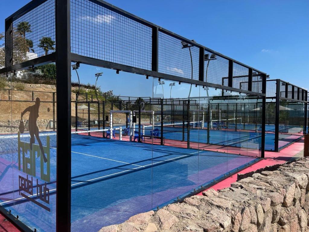 Tenis a/nebo squash v ubytování Elisir SPA & Hotel at Sheikh coast nebo okolí