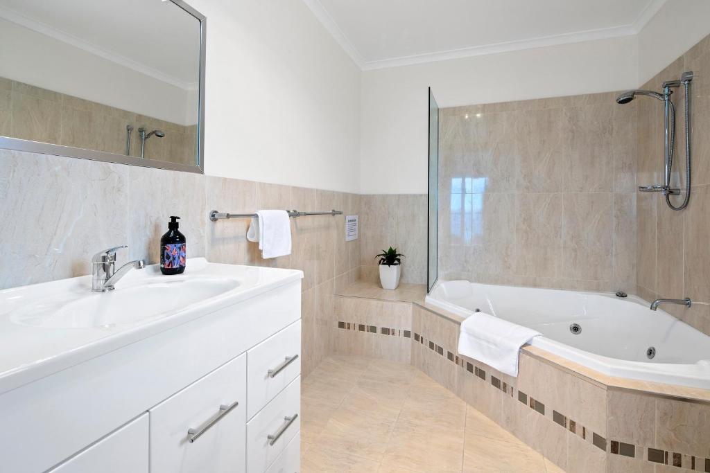 Koupelna v ubytování Bicheno Spa Villa