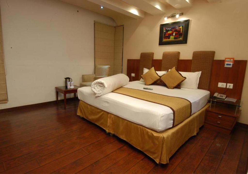 a bedroom with a large bed in a room at Hotel Palm Do'r Near New Delhi Railway Station in New Delhi