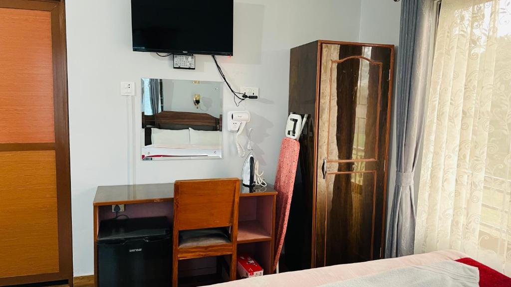 TV a/nebo společenská místnost v ubytování Hotel Nepal Inn Sauraha