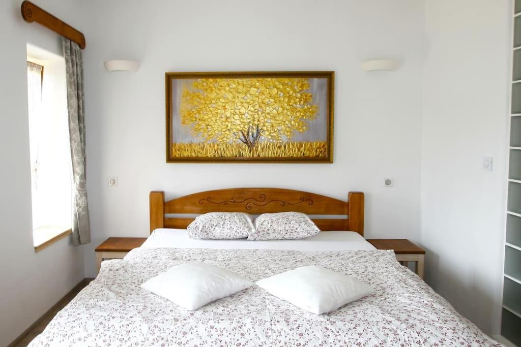 Postel nebo postele na pokoji v ubytování Zlatý apartmán v soukromí Malá Skála Český Ráj