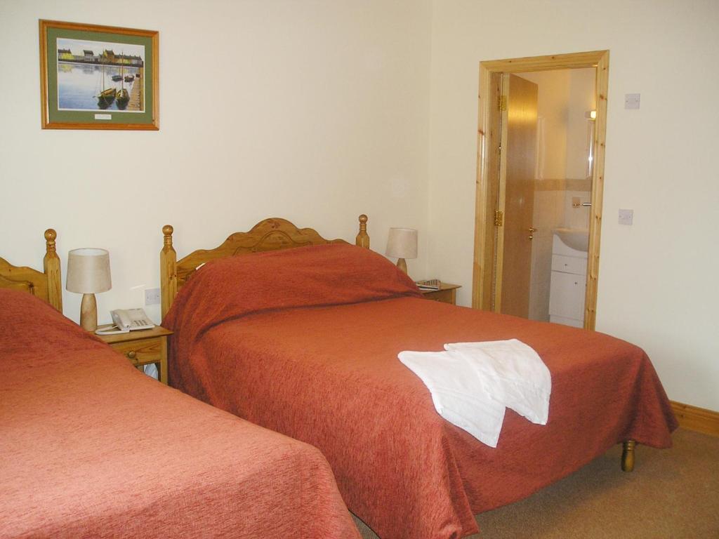 Postel nebo postele na pokoji v ubytování Dan O'Hara Farmhouse B&B