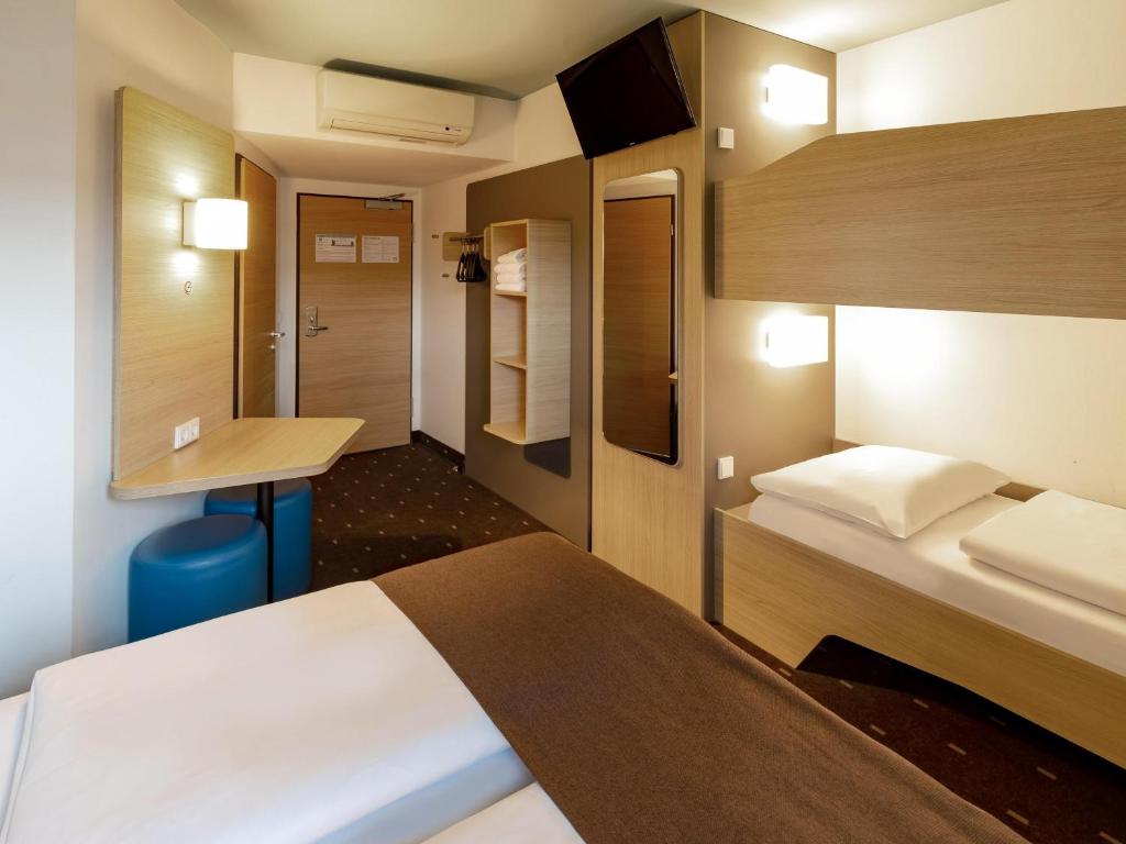 Postel nebo postele na pokoji v ubytování B&B Hotel Koblenz-City