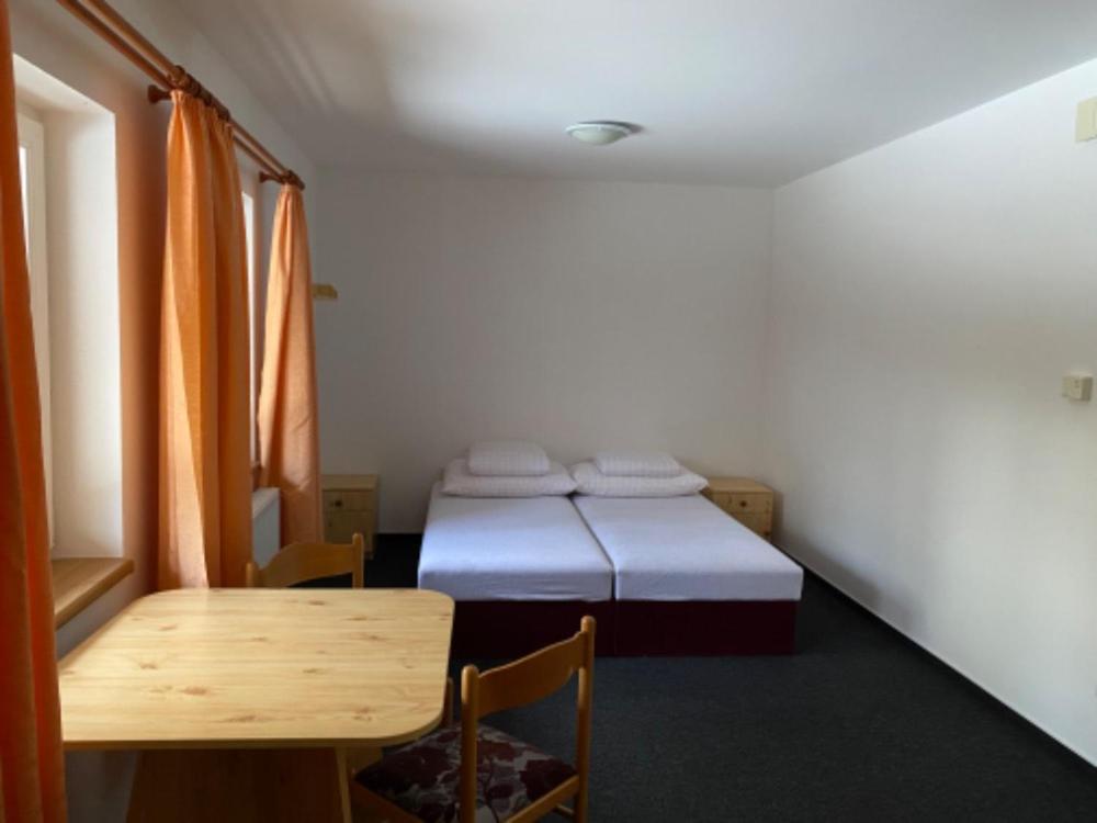 Postel nebo postele na pokoji v ubytování Selský Dvůr Perštejn