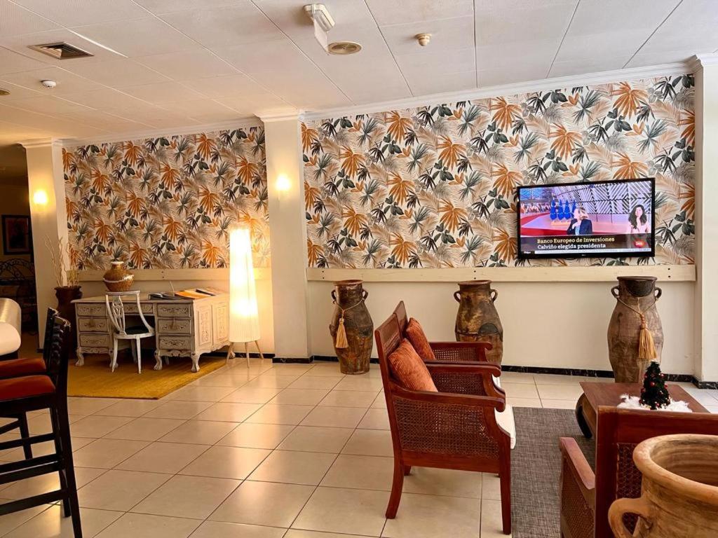 Televízia a/alebo spoločenská miestnosť v ubytovaní 4Dreams Hotel Chimisay