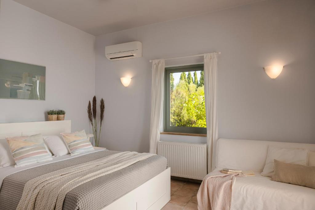 Postel nebo postele na pokoji v ubytování Absolute Villa by Stylish Stays