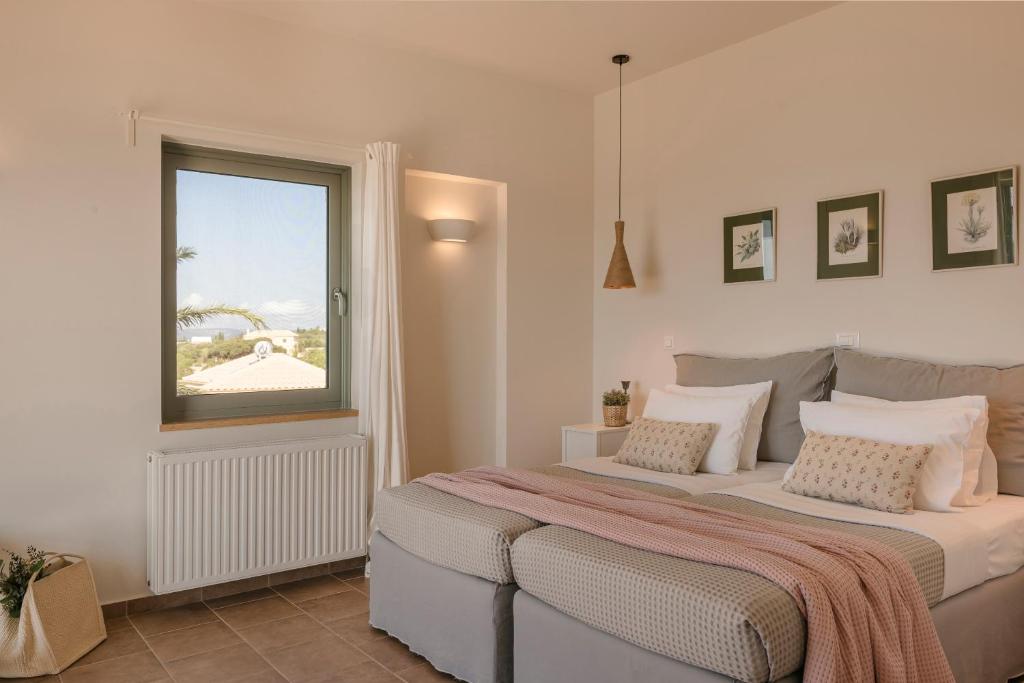 Postel nebo postele na pokoji v ubytování Absolute Villa by Stylish Stays