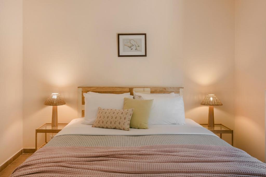 Postel nebo postele na pokoji v ubytování Absolute Villa by Stylish Stays