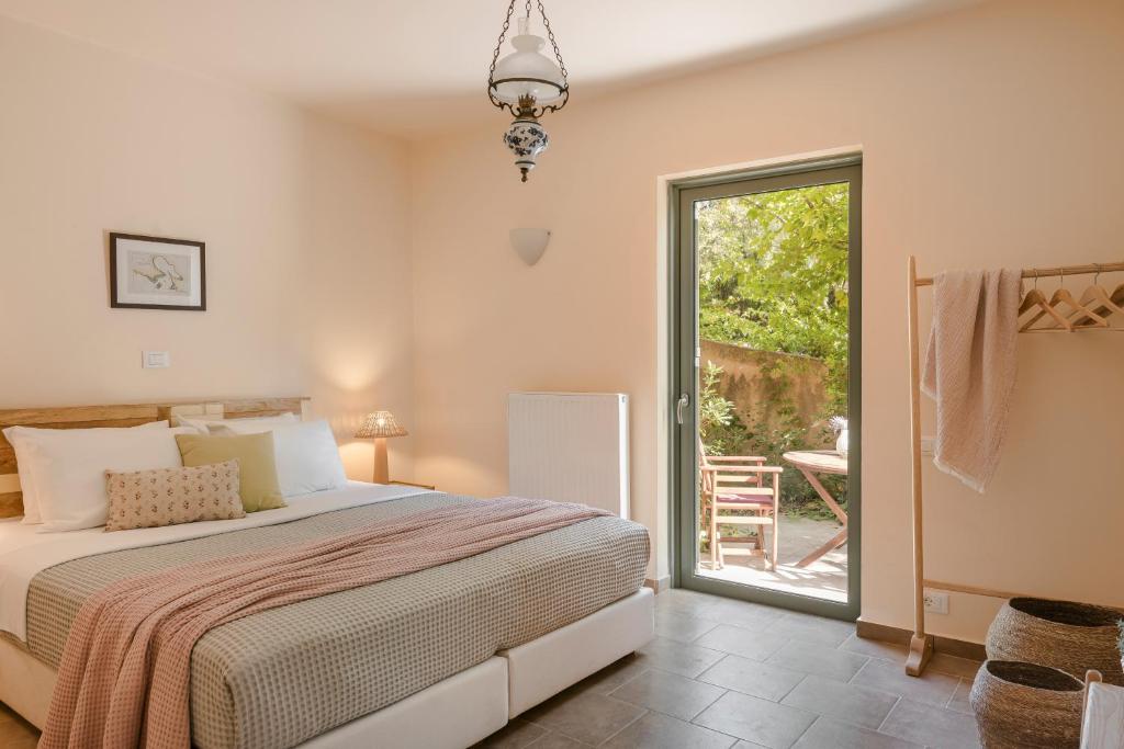 Postel nebo postele na pokoji v ubytování Absolute Villa by Stylish Stays