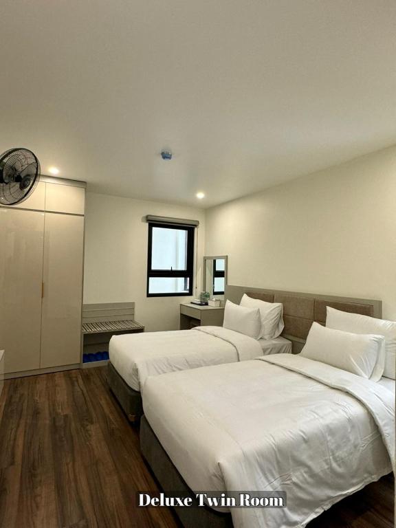 Postel nebo postele na pokoji v ubytování Grand Dragon Noi Bai Hotel