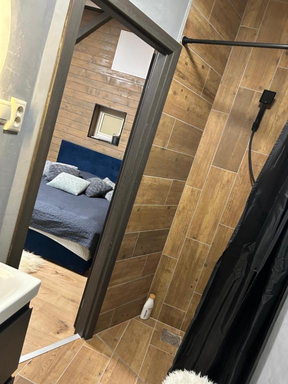 a bedroom in a tiny house with a shower at MonPe apartmánik s atmosférou in Komárno