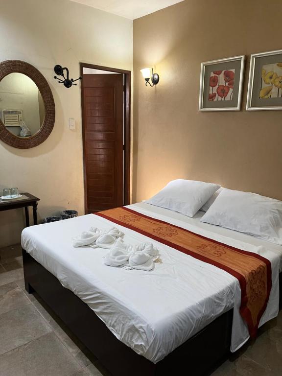 Postel nebo postele na pokoji v ubytování Boracay Ocean Bay Hotel