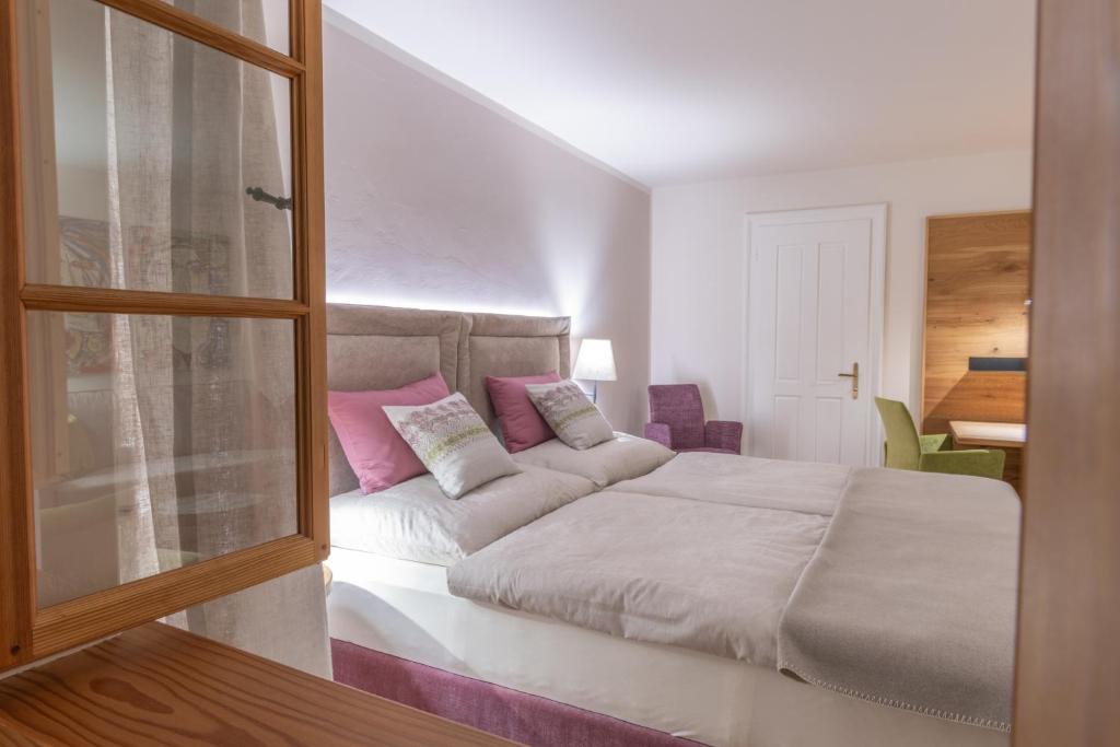 Postel nebo postele na pokoji v ubytování Modernes Apartment in altem Bauernhaus