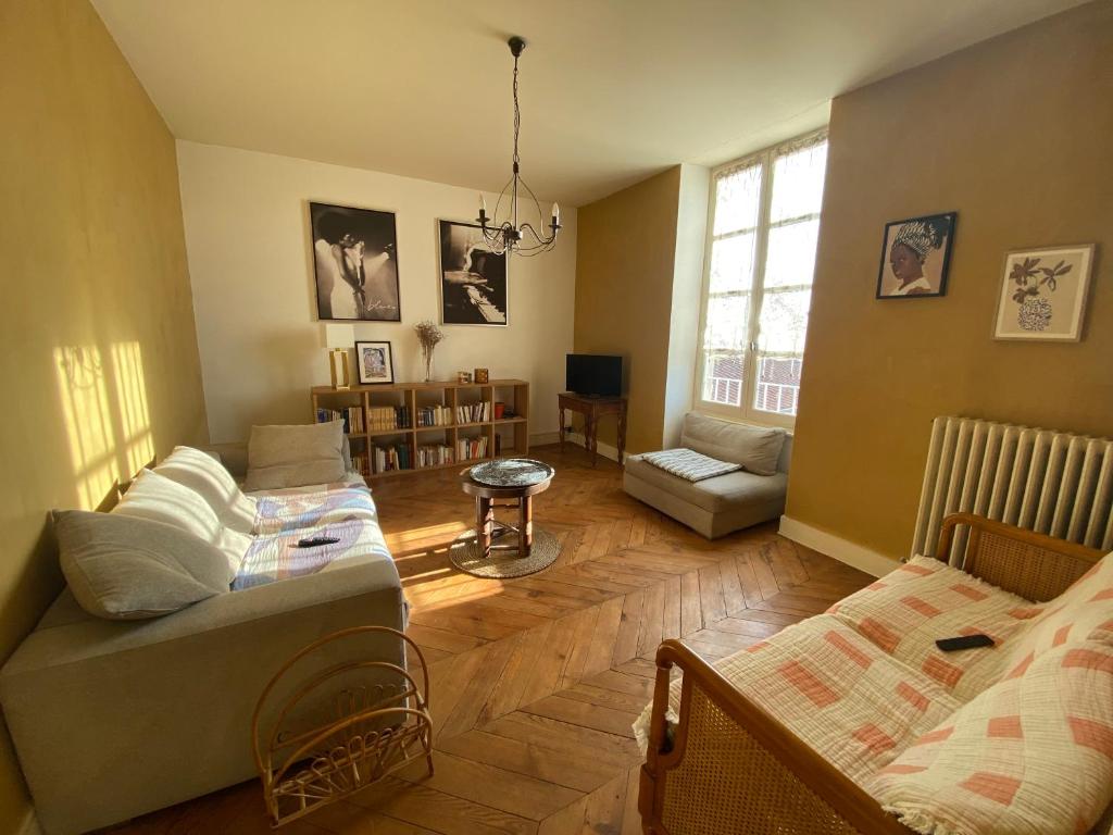 Fotografia z galérie ubytovania Chez Catherine appartement 1 à 6 personnes calme et chaleureux en centre ville v destinácii Issoire