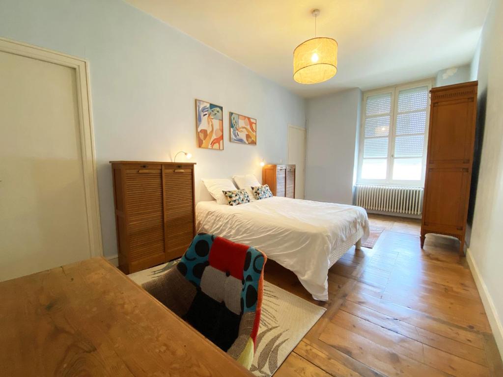 Fotografia z galérie ubytovania Chez Catherine appartement 1 à 6 personnes calme et chaleureux en centre ville v destinácii Issoire