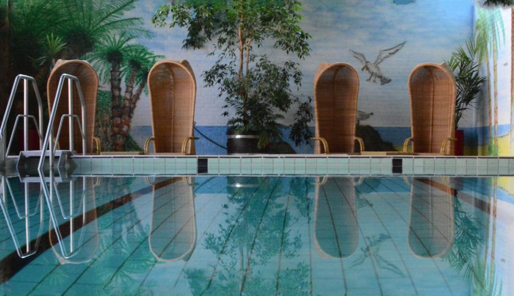 Bazén v ubytování Hotel Restaurant Piccard nebo v jeho okolí