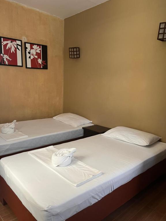 Postel nebo postele na pokoji v ubytování Boracay Ocean Bay Hotel