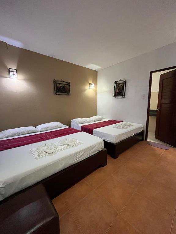 Postel nebo postele na pokoji v ubytování Boracay Ocean Bay Hotel