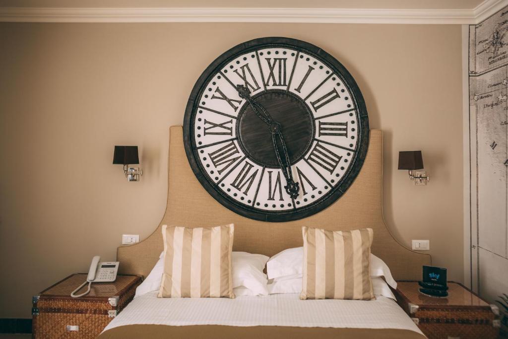 Łóżko lub łóżka w pokoju w obiekcie La Dépendance Hotel