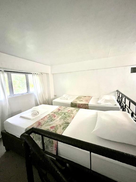 Postel nebo postele na pokoji v ubytování Boracay Ocean Bay Hotel