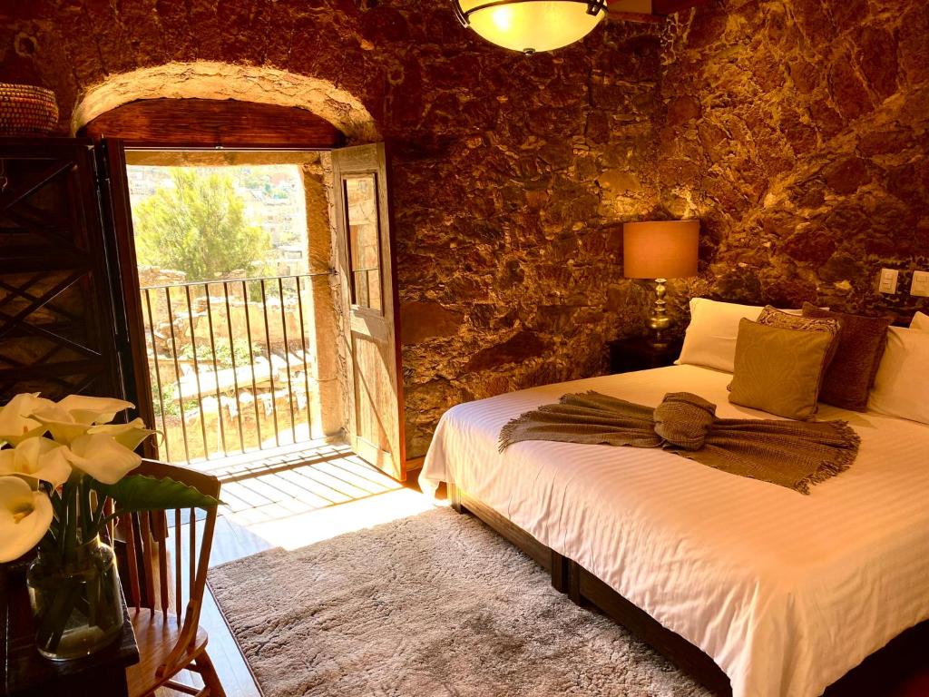 Postel nebo postele na pokoji v ubytování HOTEL MINA REAL